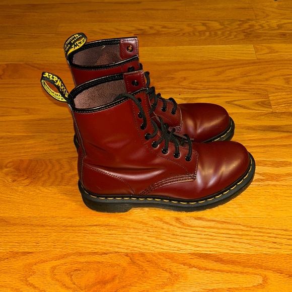 Dr. Marten lace up boots women’s size 7 - Picture 3 of 5